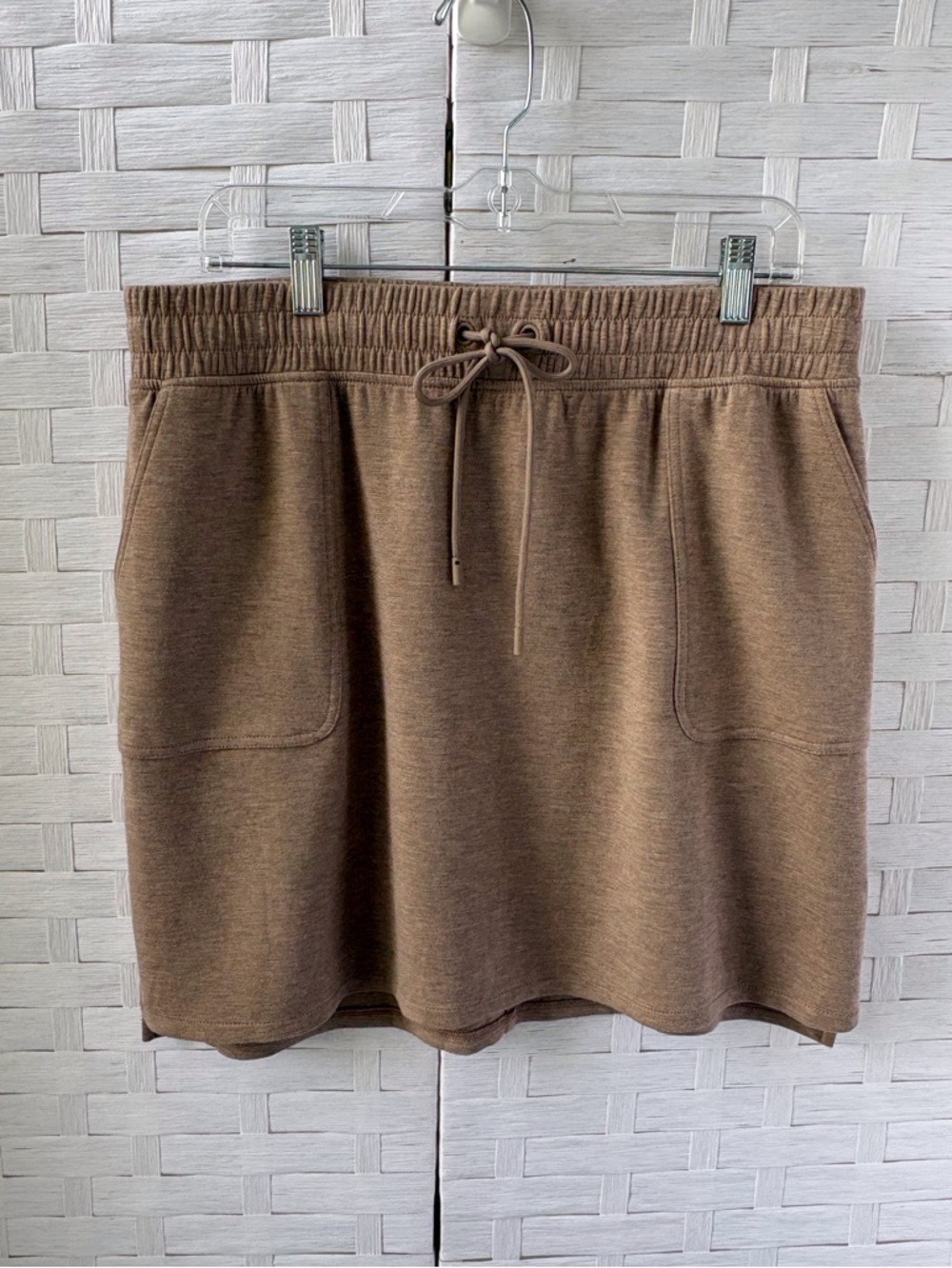 T by Talbots Tan Skirt Size L Pockets Casual Beach Athleisure Activewear Stretch